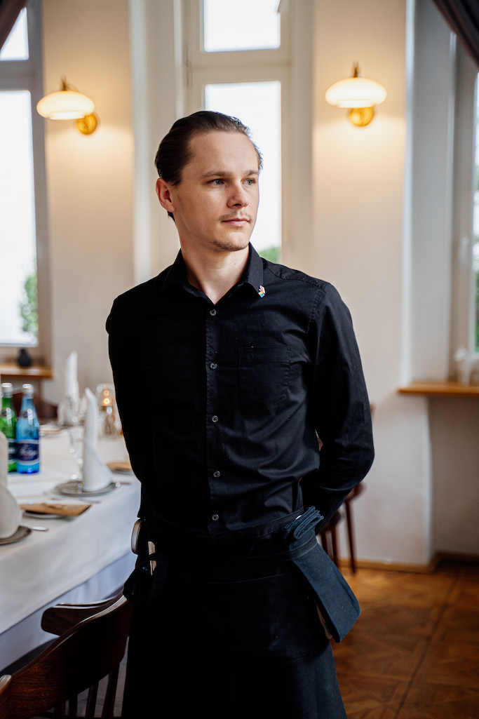 Oleksander Palamarchuk - Kelner